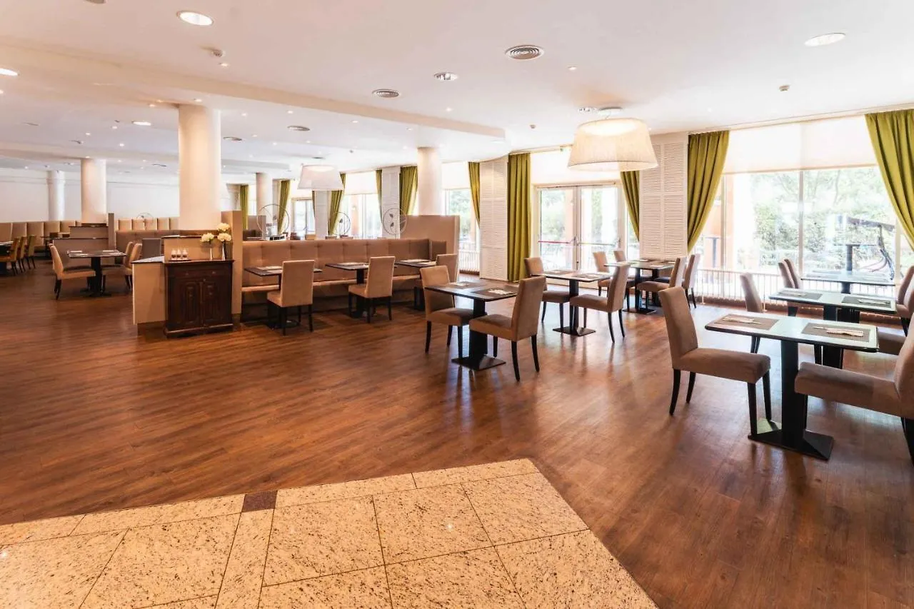 Plaza Premium Wien 4*, Vienna