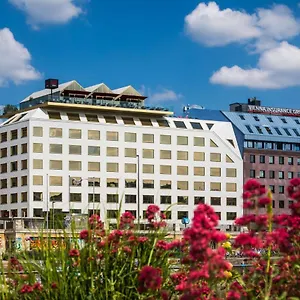 Radisson Red Hotel, Ξενοδοχείο