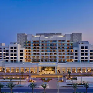 Üdülőközpont Hilton Yas Island *****