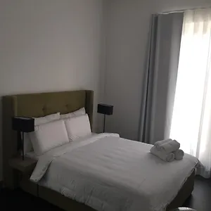 κάντε κράτηση εδώ