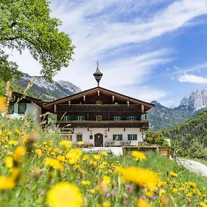Berg'k'hof Kaisertal - Alpine Hideaway Hytte Ebbs