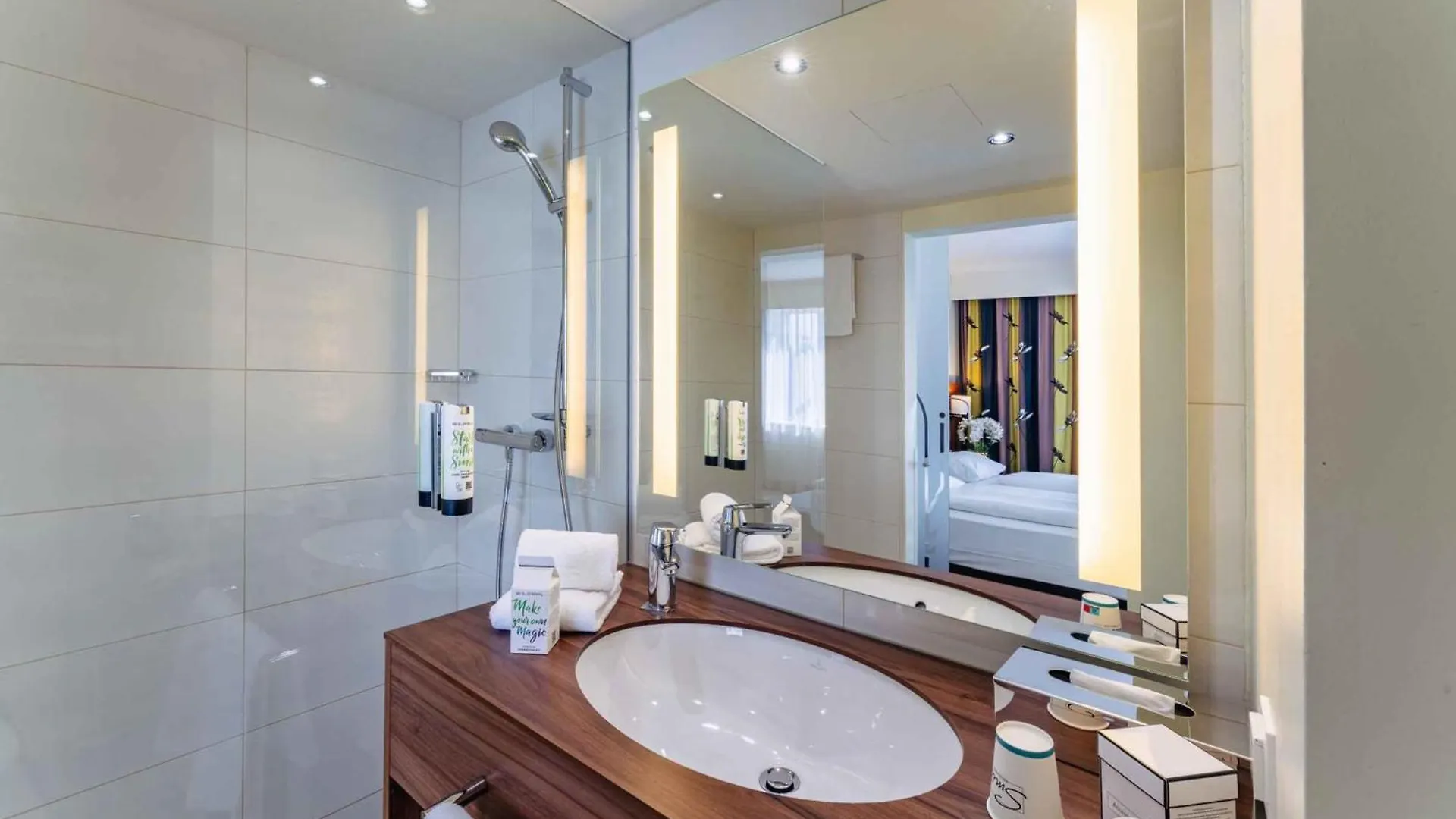 Plaza Premium Wien 4*,