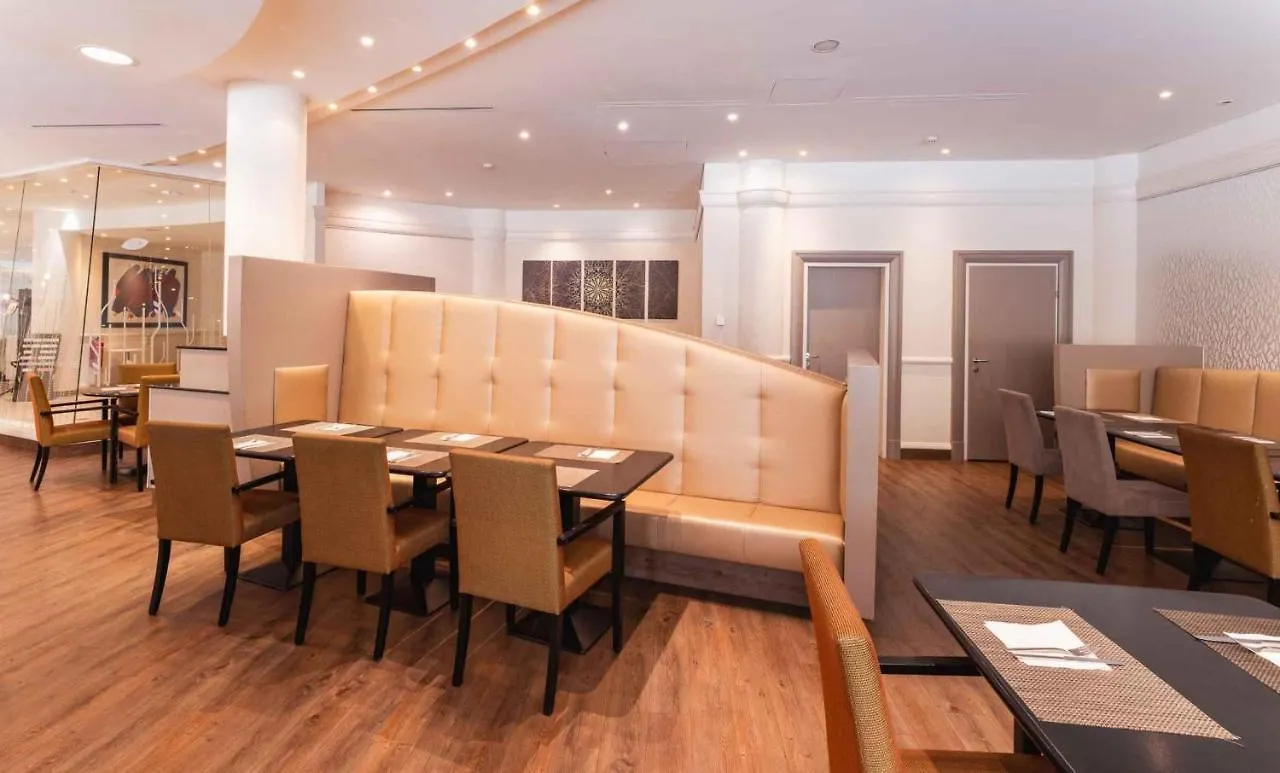 Plaza Premium Wien 4*, וינה