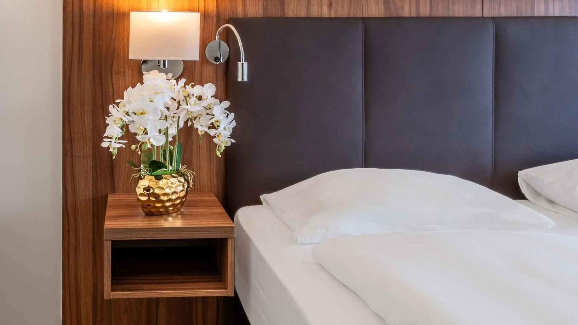 Plaza Premium Wien 4*, וינה